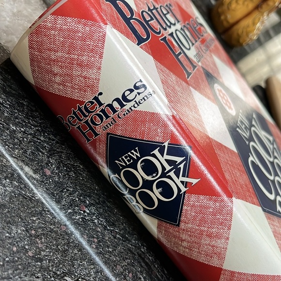 Better Homes and Gardens Red and Blue Cook Book Dated 1996 Beautiful Condition - Picture 2 of 13